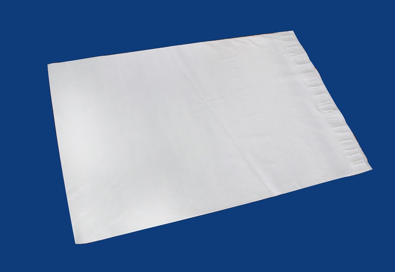 P/50 no address postal plastic envelope size 38*52 cm. (50pcs/pack) made of plastic, durable,waterproof, dense, cannot see through inside parallel glue seal stripe writable envelope surface for all types of pen.